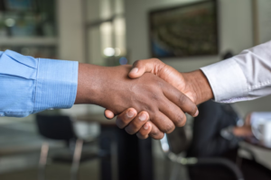 A high-risk auto insurance agent and his client shaking hands.